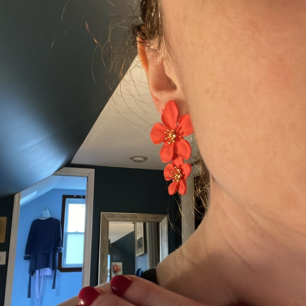 Floral statement earrings - Picture 2 of 2